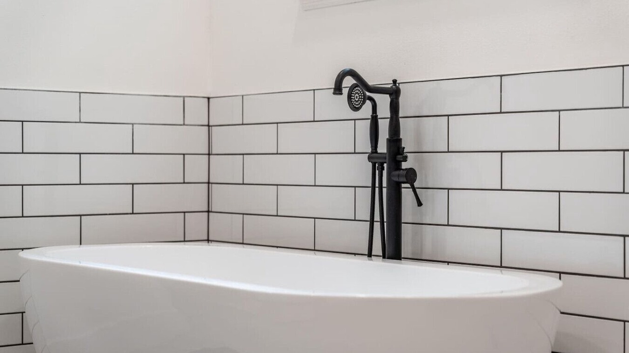 Photo of Bathroom in South Gate Ridge