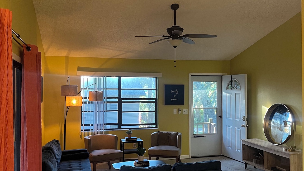 Photo of Livingroom in Seffner Community Alliance