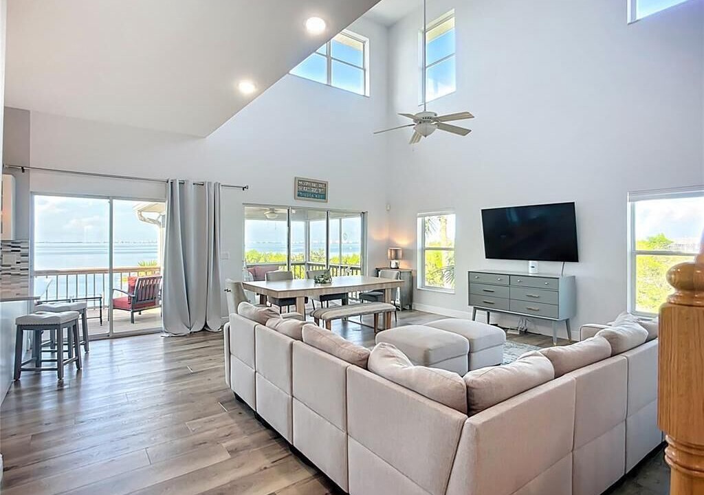 Photo of Livingroom in Bayshore Gardens