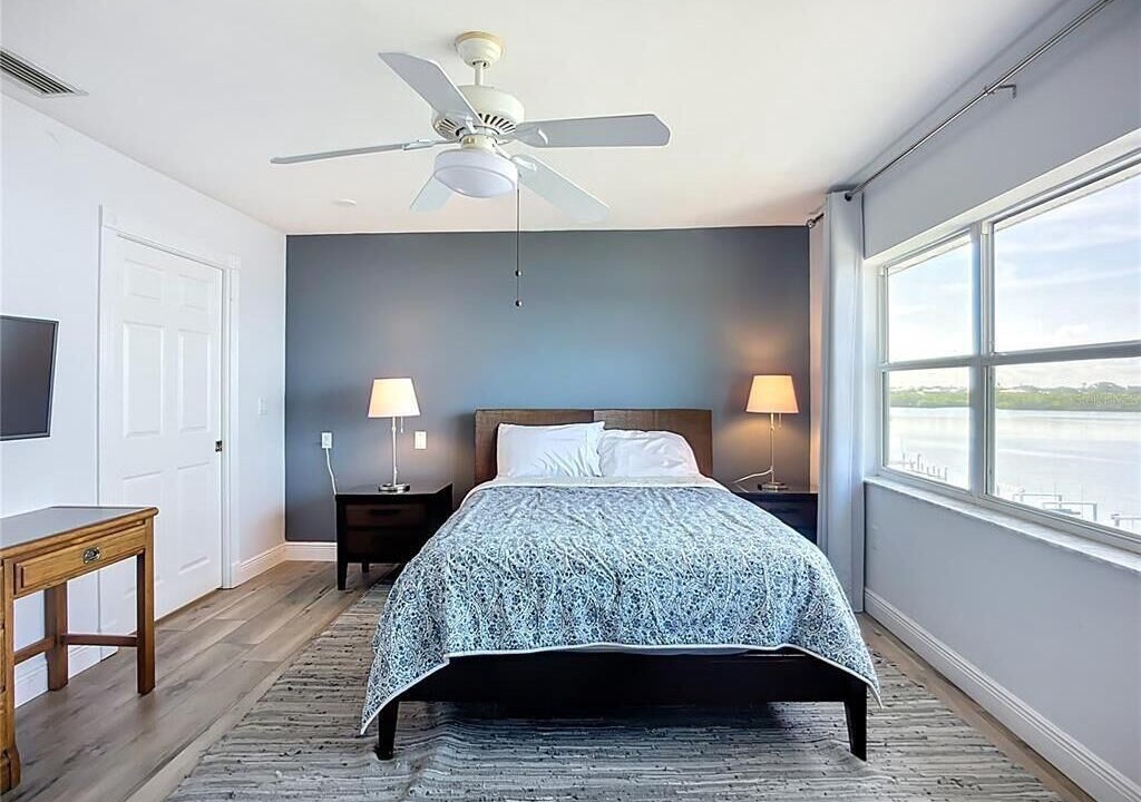Photo of Bedroom in Bayshore Gardens