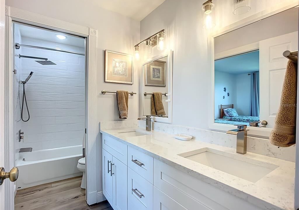 Photo of Bathroom in Bayshore Gardens