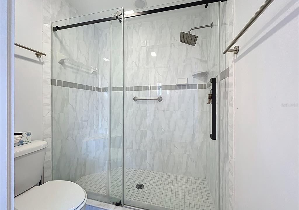 Photo of Bathroom in Bayshore Gardens