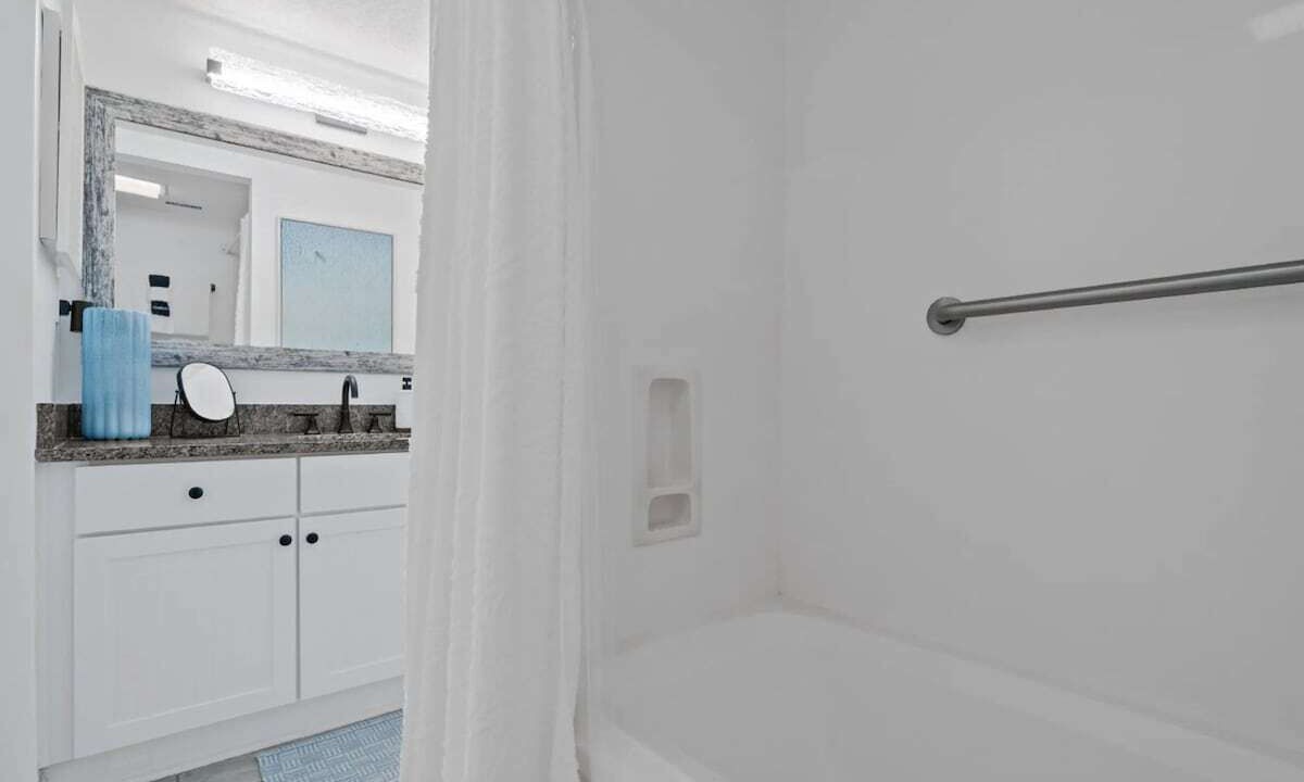 Photo of Bathroom in Holiday Isle