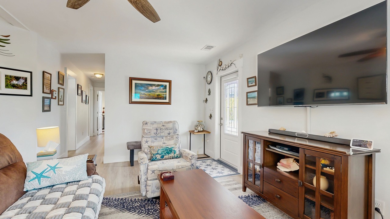 Photo of Livingroom in Eden Pines