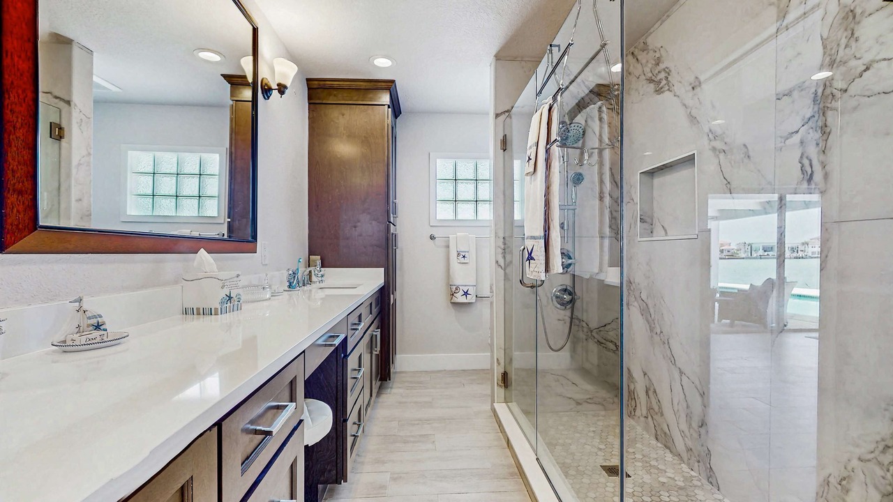 Photo of Bathroom in Causeway Isles