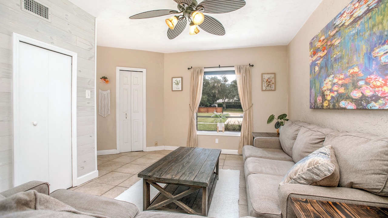Photo of Livingroom in DeLand
