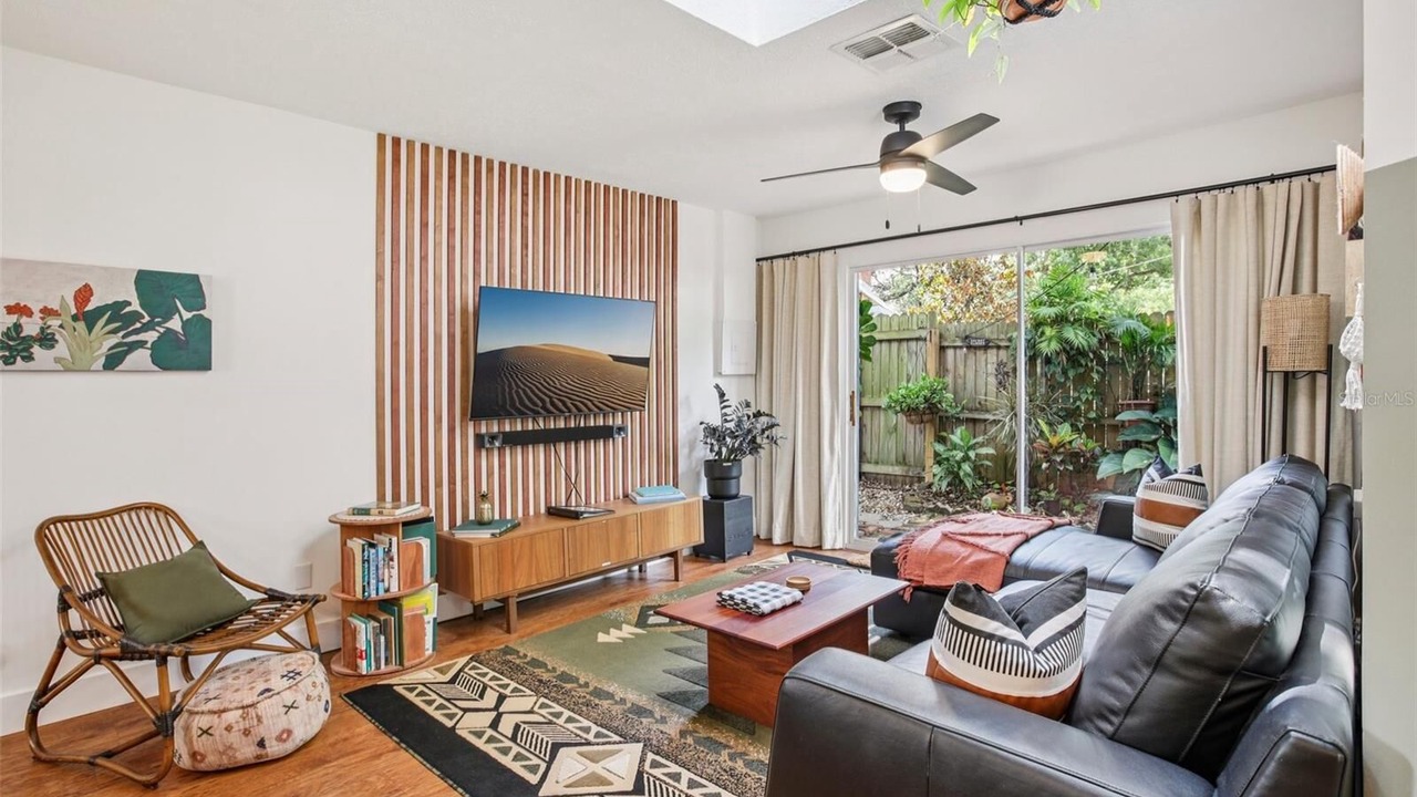 Photo of Livingroom in Bearss Plaza