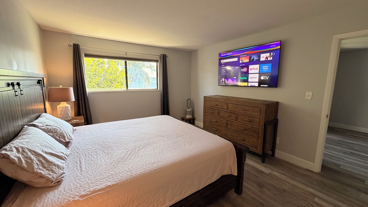 Photo of Bedroom in Bayshore Gardens