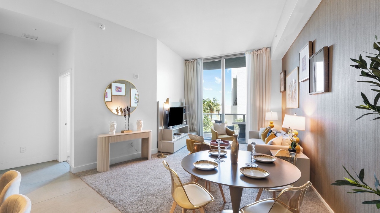 Photo of Livingroom in Hollywood South Central Beach