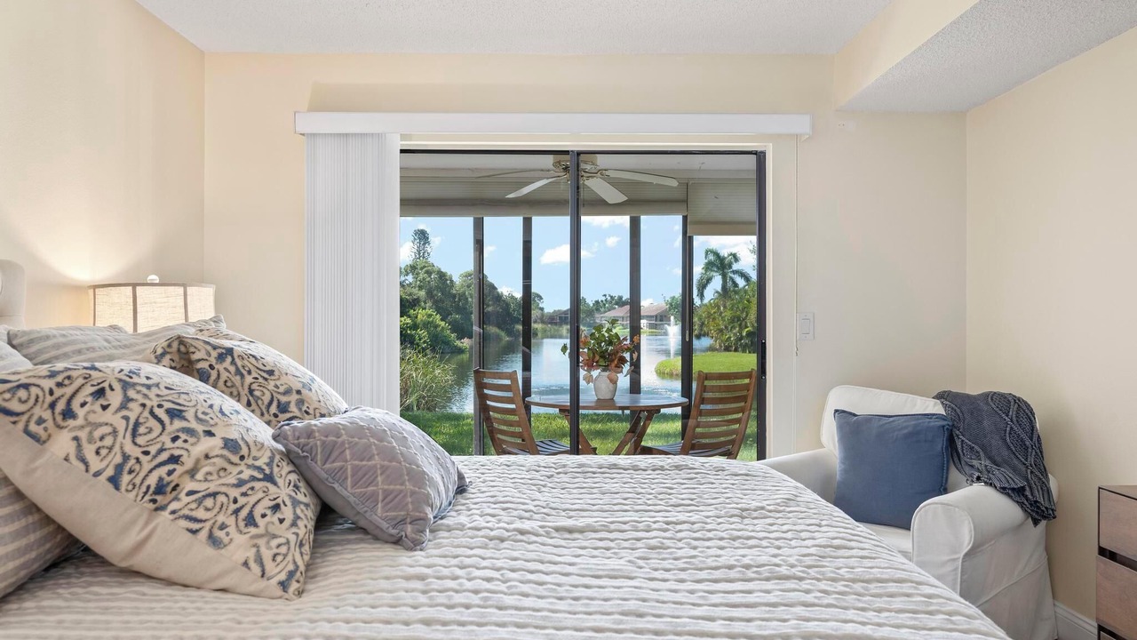 Photo of Bedroom in Gulf Gate Estates