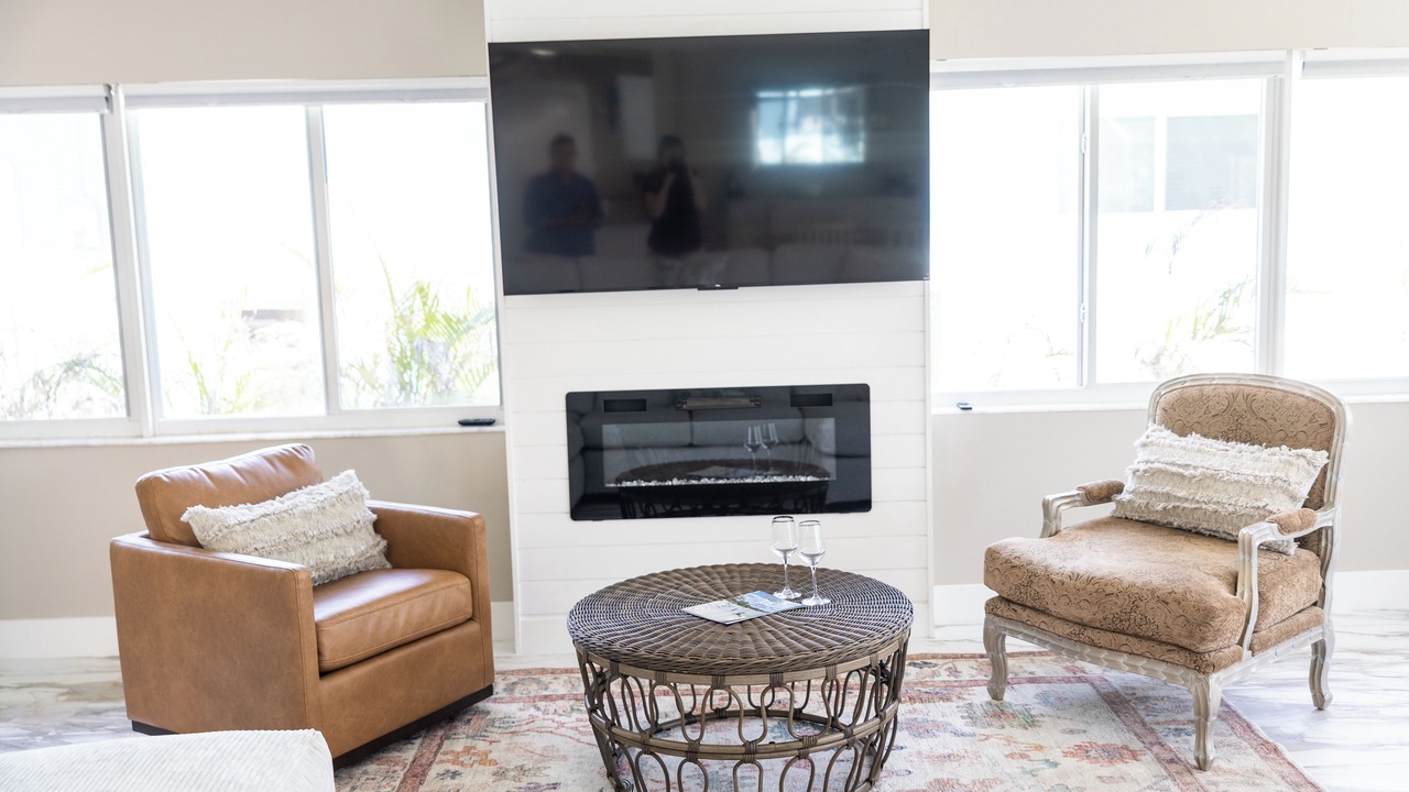 Photo of Livingroom in Mid Island