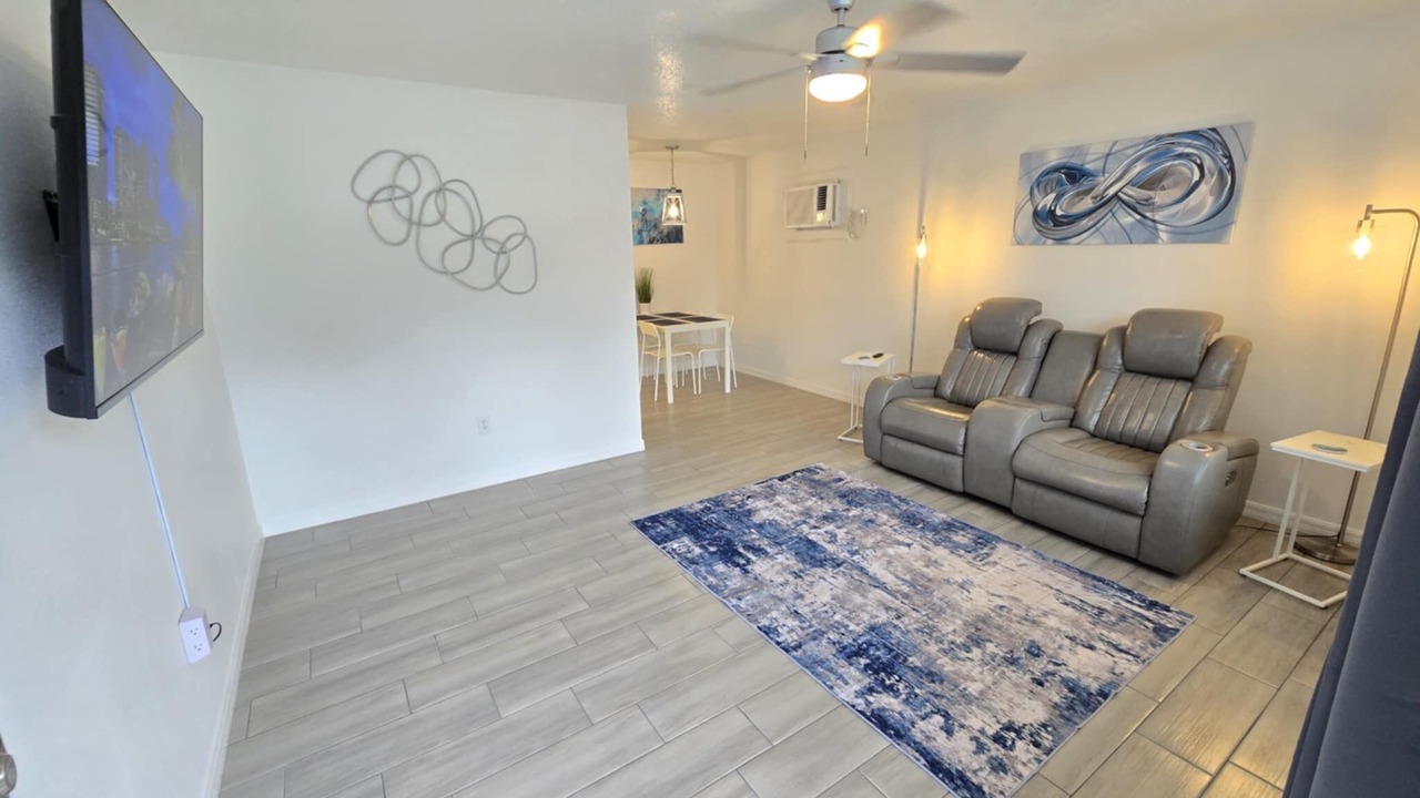 Photo of Livingroom in Bearss Plaza