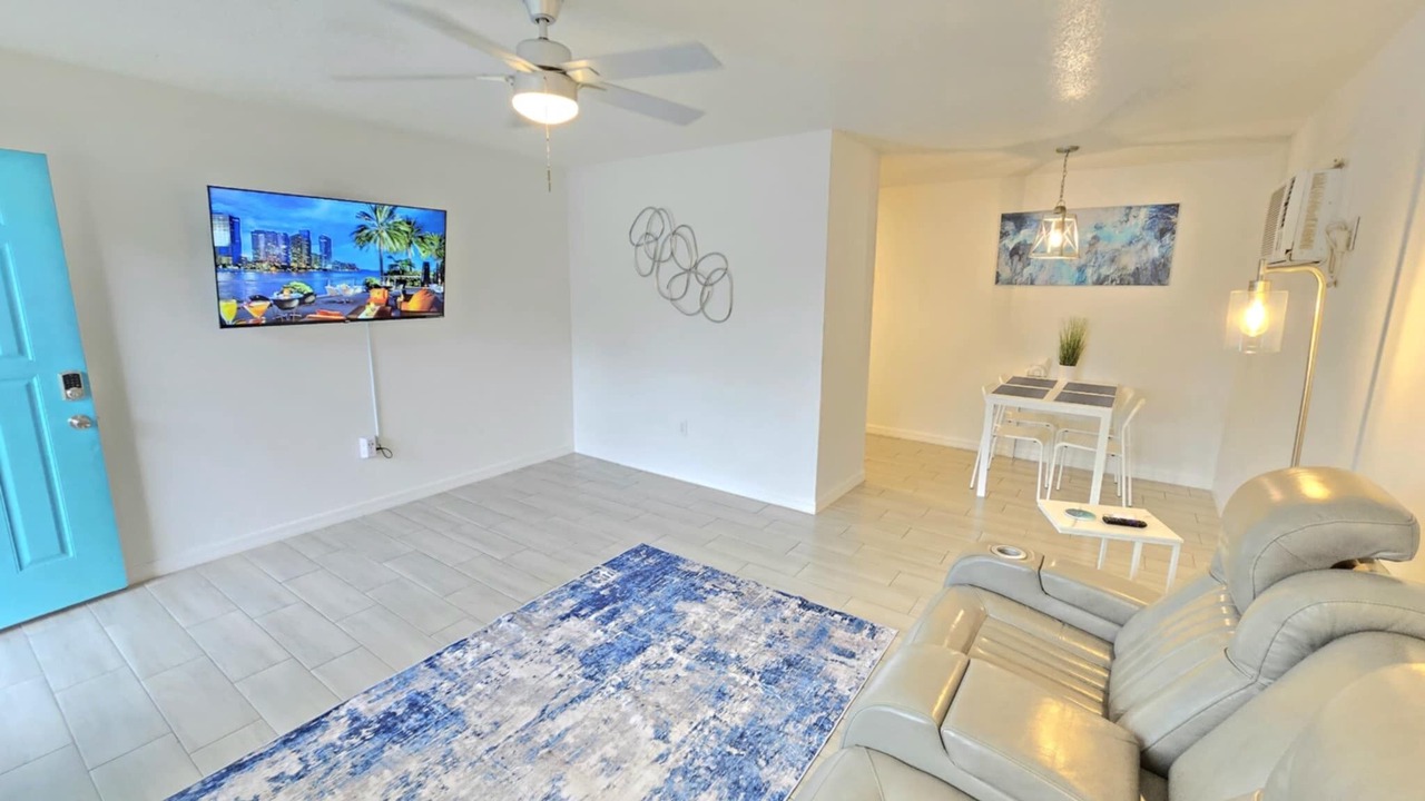 Photo of Livingroom in Bearss Plaza