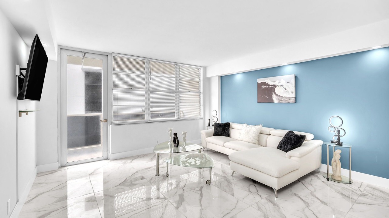 Photo of Livingroom in Hollywood South Central Beach