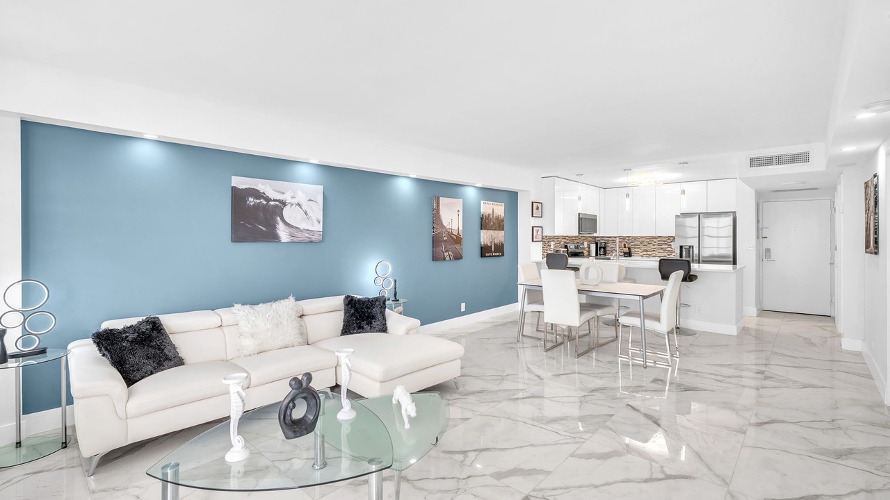 Photo of Livingroom in Hollywood South Central Beach