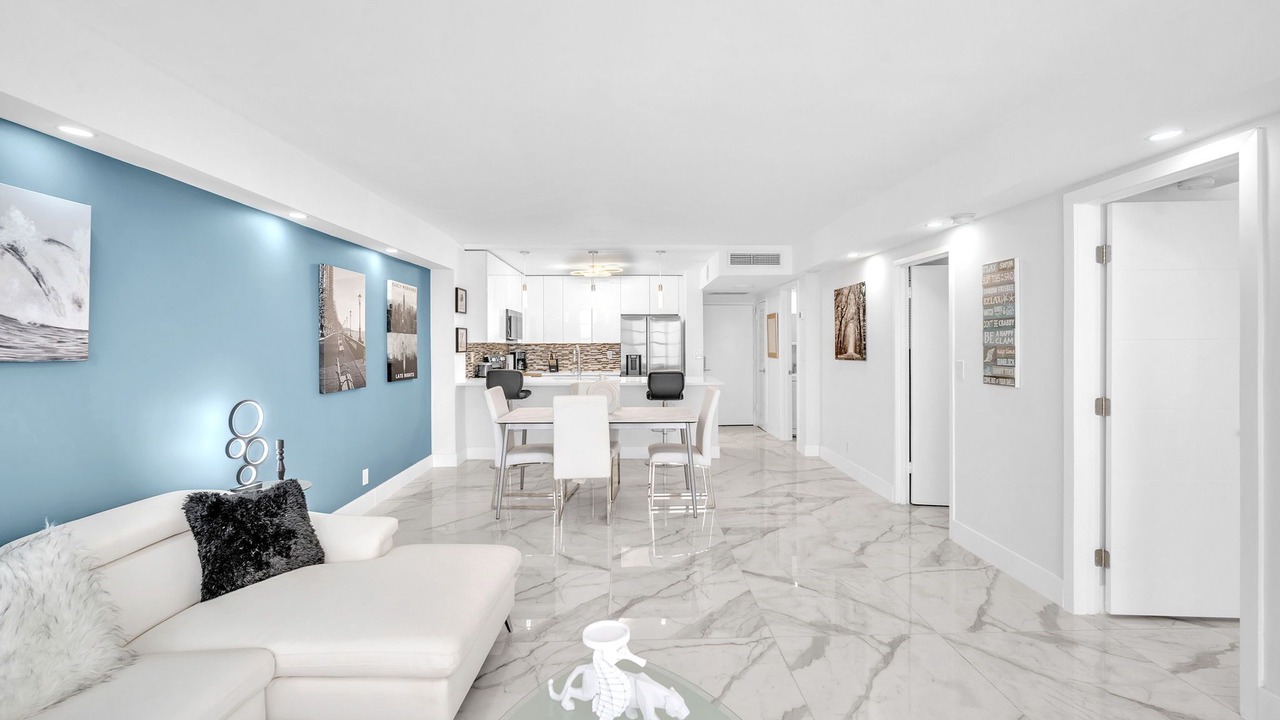 Photo of Livingroom in Hollywood South Central Beach