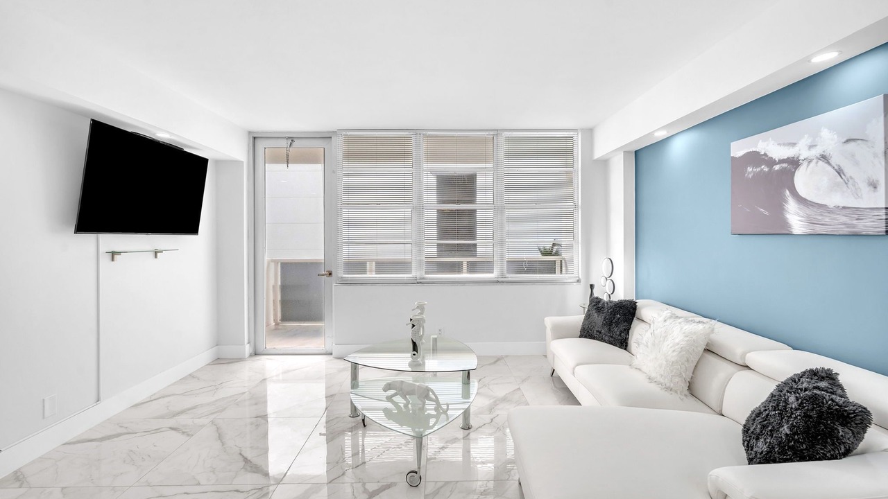 Photo of Livingroom in Hollywood South Central Beach