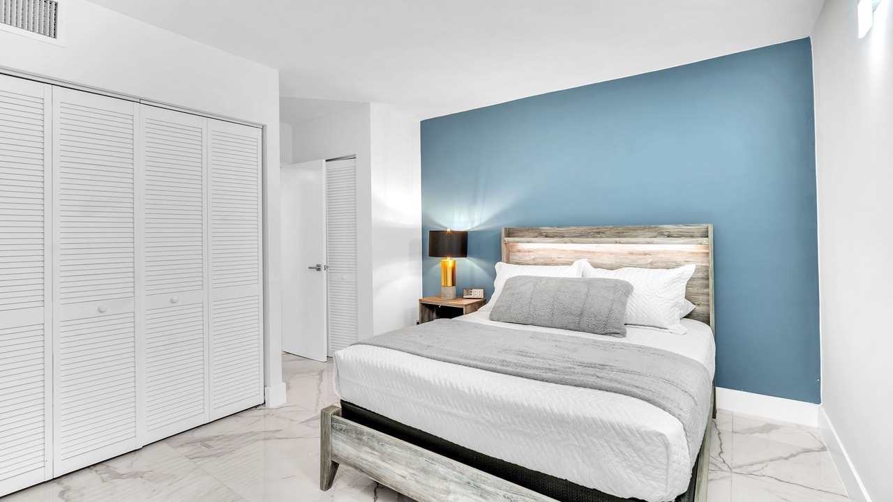 Photo of Bedroom in Hollywood South Central Beach