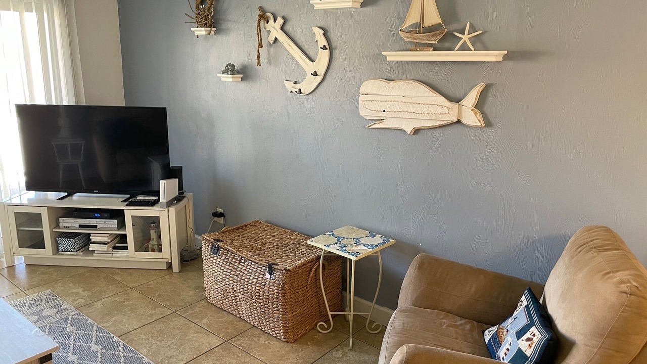 Photo of Livingroom in Point East