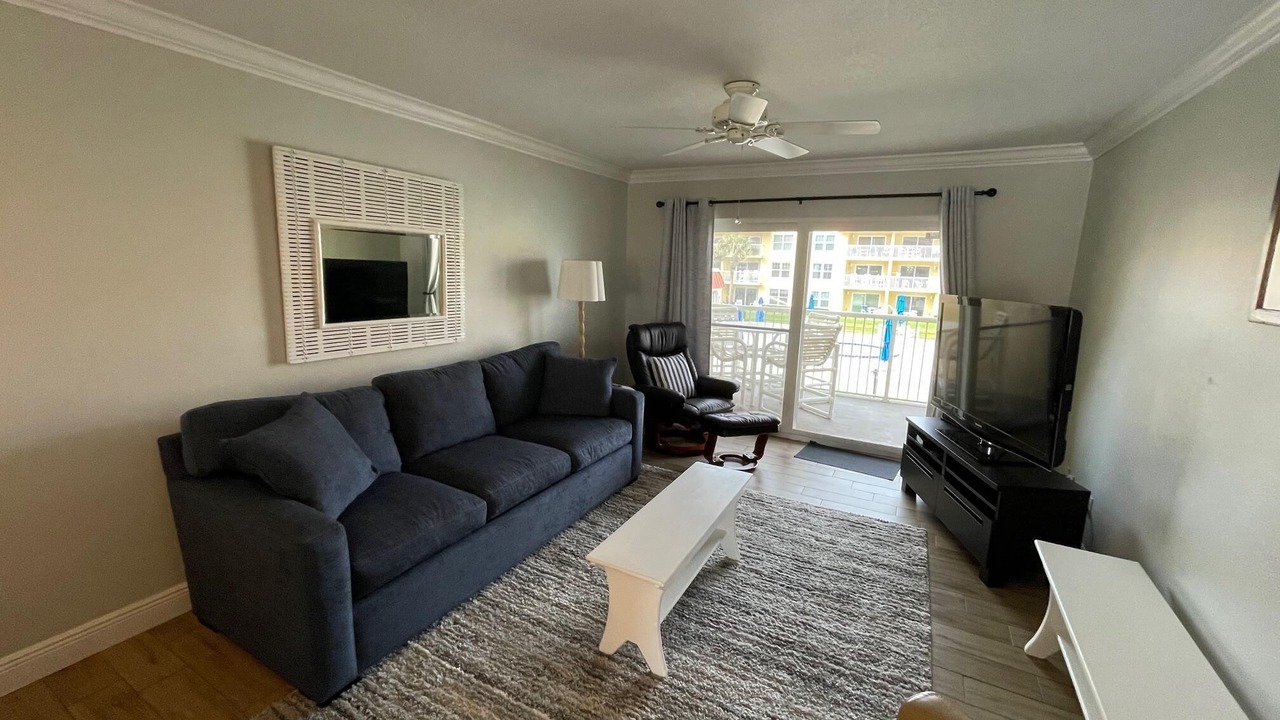 Photo of Livingroom in Point East
