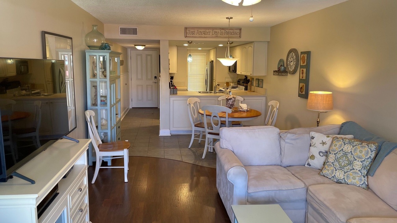 Photo of Livingroom in Point East