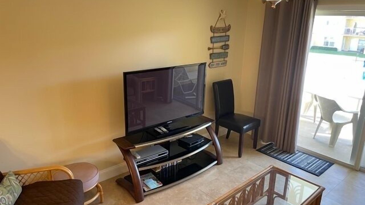 Photo of Livingroom in Point East