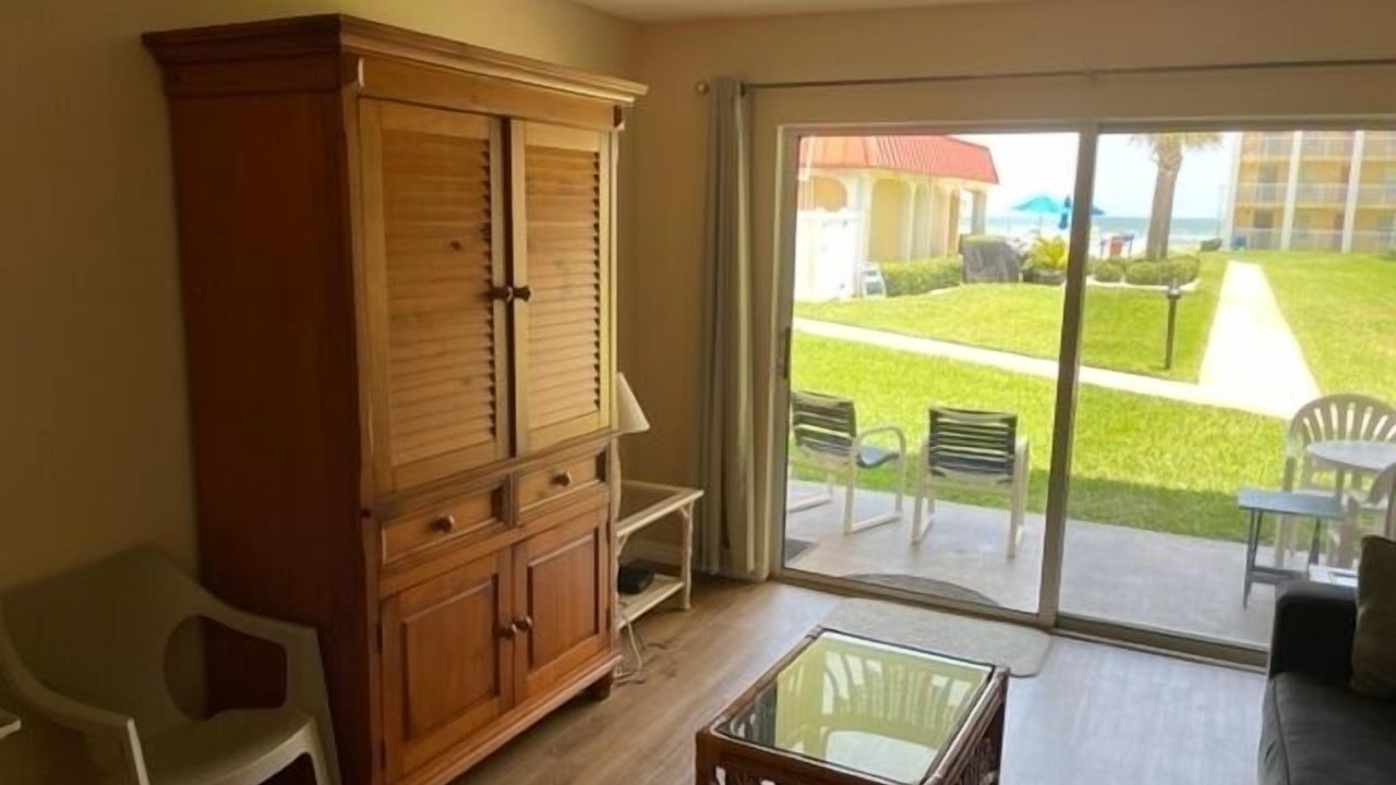 Photo of Livingroom in Point East