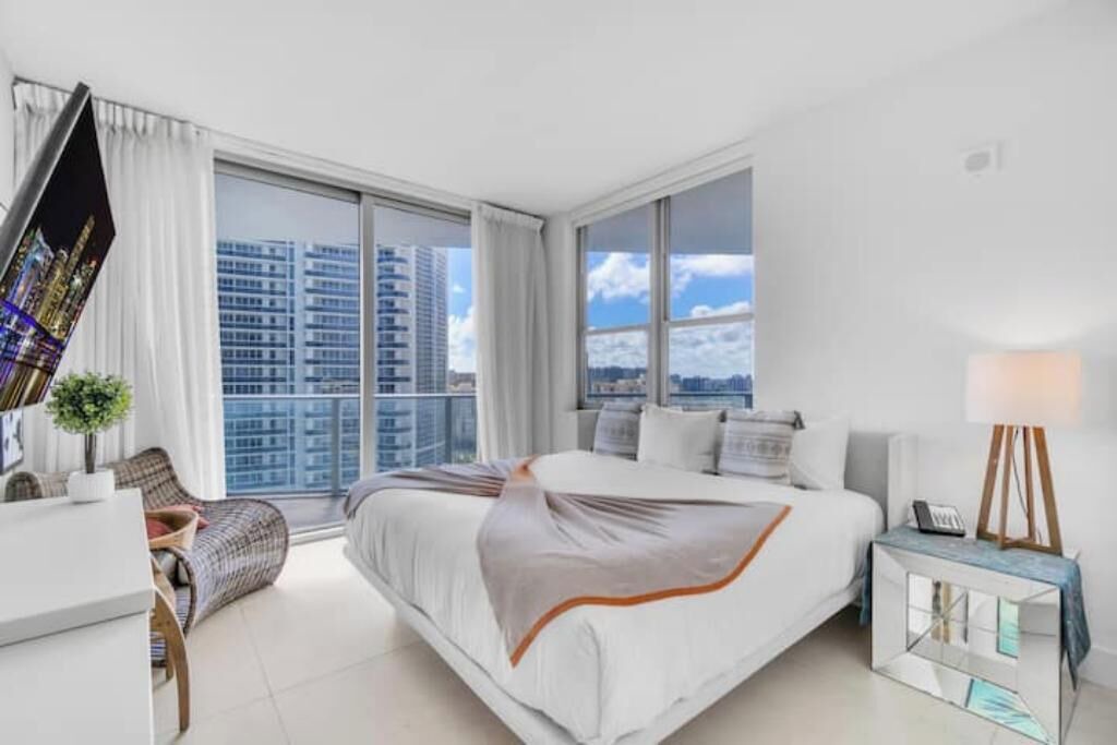 Photo of Bedroom in Hollywood South Central Beach