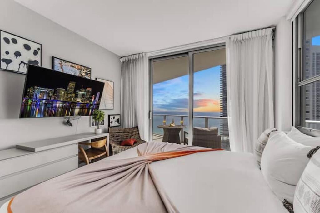 Photo of Bedroom in Hollywood South Central Beach
