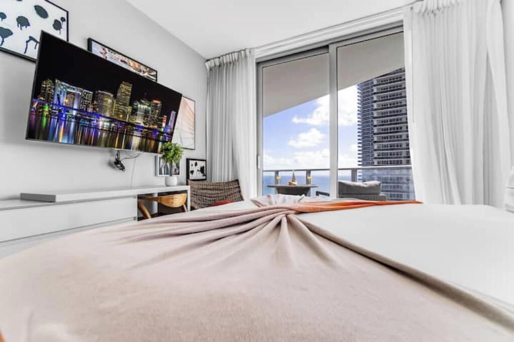 Photo of Bedroom in Hollywood South Central Beach