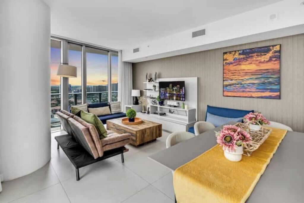 Photo of Livingroom in Hollywood South Central Beach