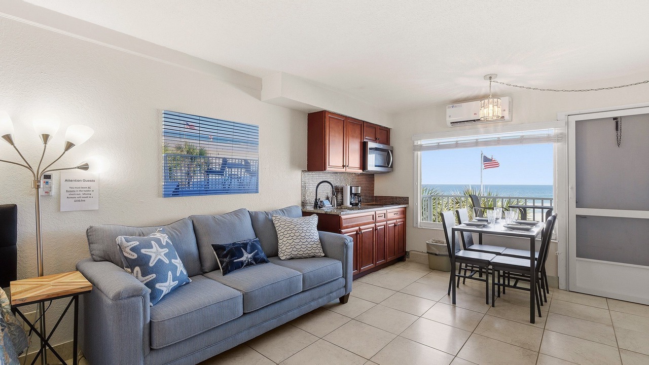 Photo of Livingroom in East Daytona