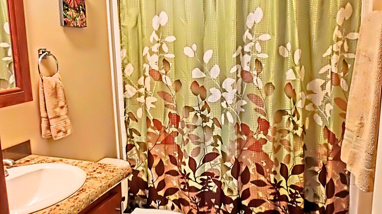 Photo of Bathroom in Weeki Wachee Gardens