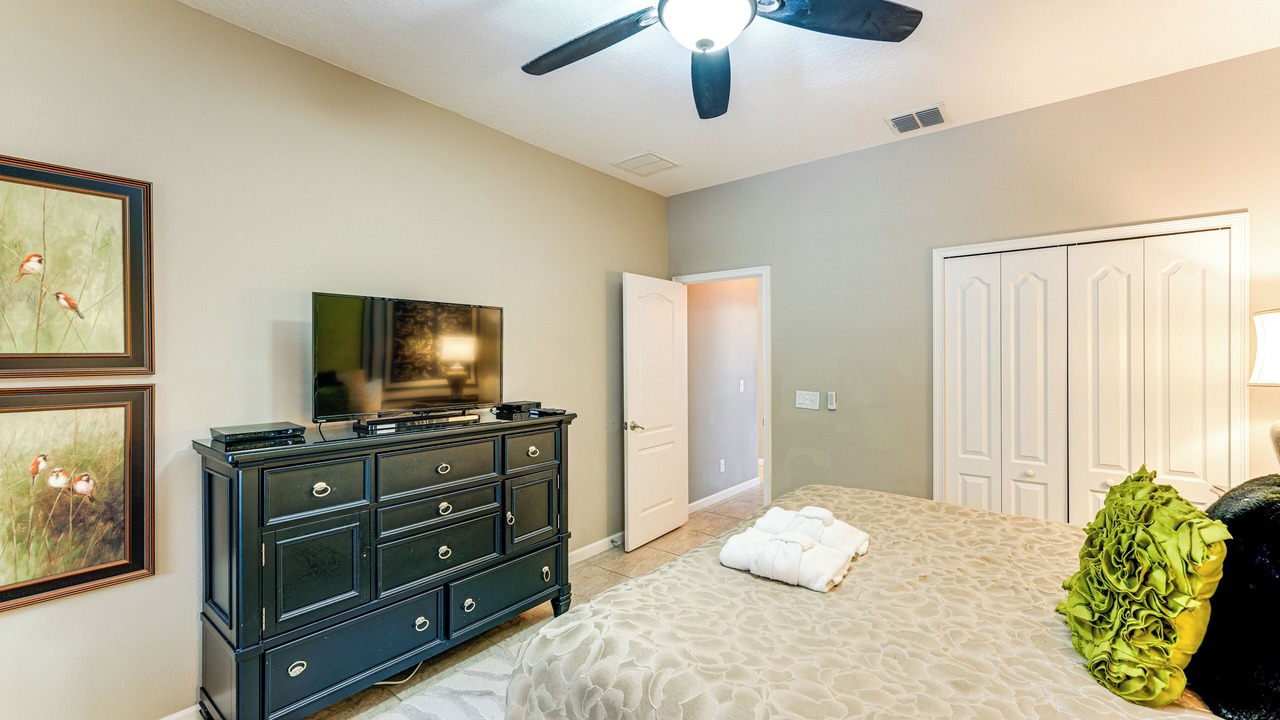 Photo of Bedroom in Watersong