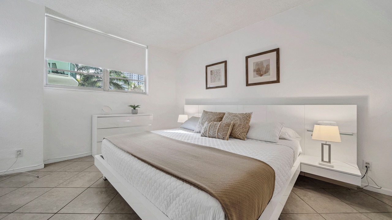 Photo of Bedroom in Hollywood South Central Beach