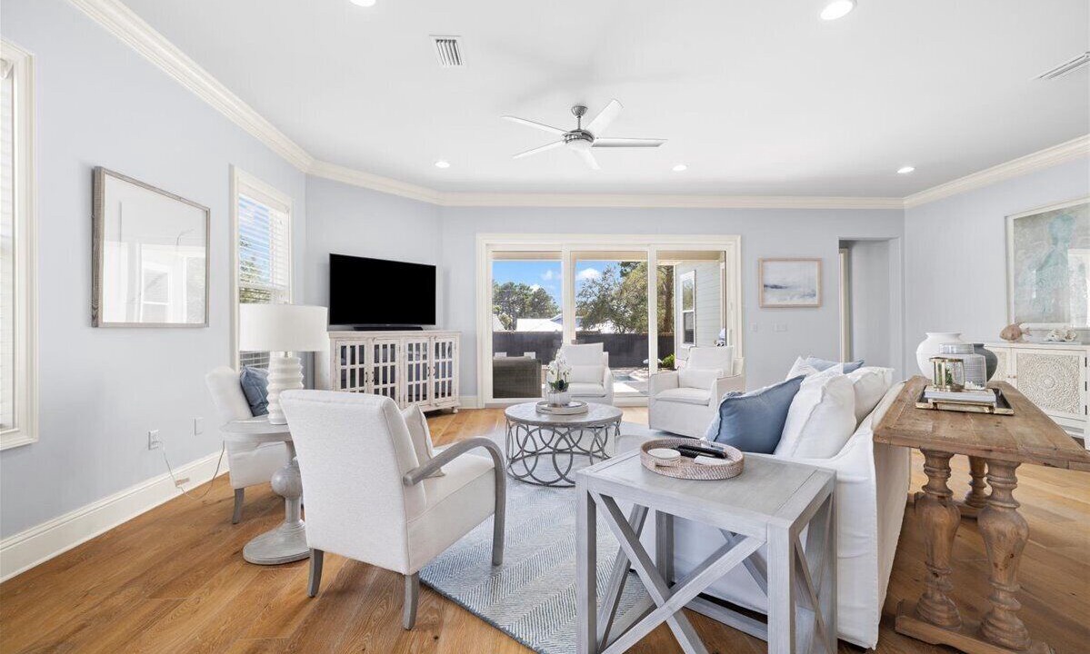 Photo of Livingroom in Gulfview Heights