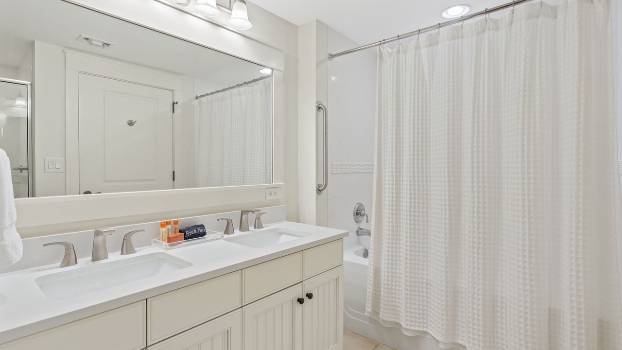 Photo of Bathroom in Baytowne Wharf