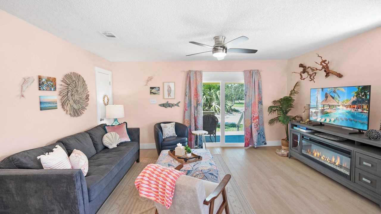 Photo of Livingroom in Crescent Beach