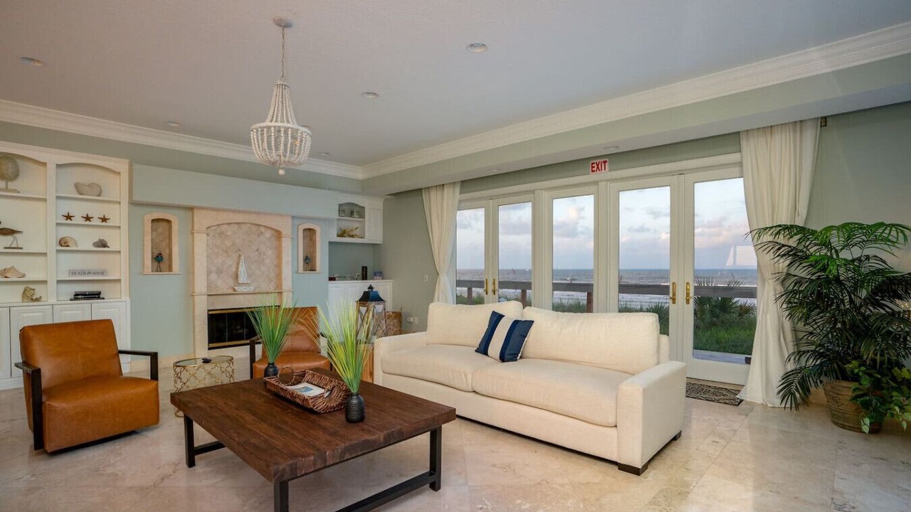 Photo of Livingroom in Crescent Beach