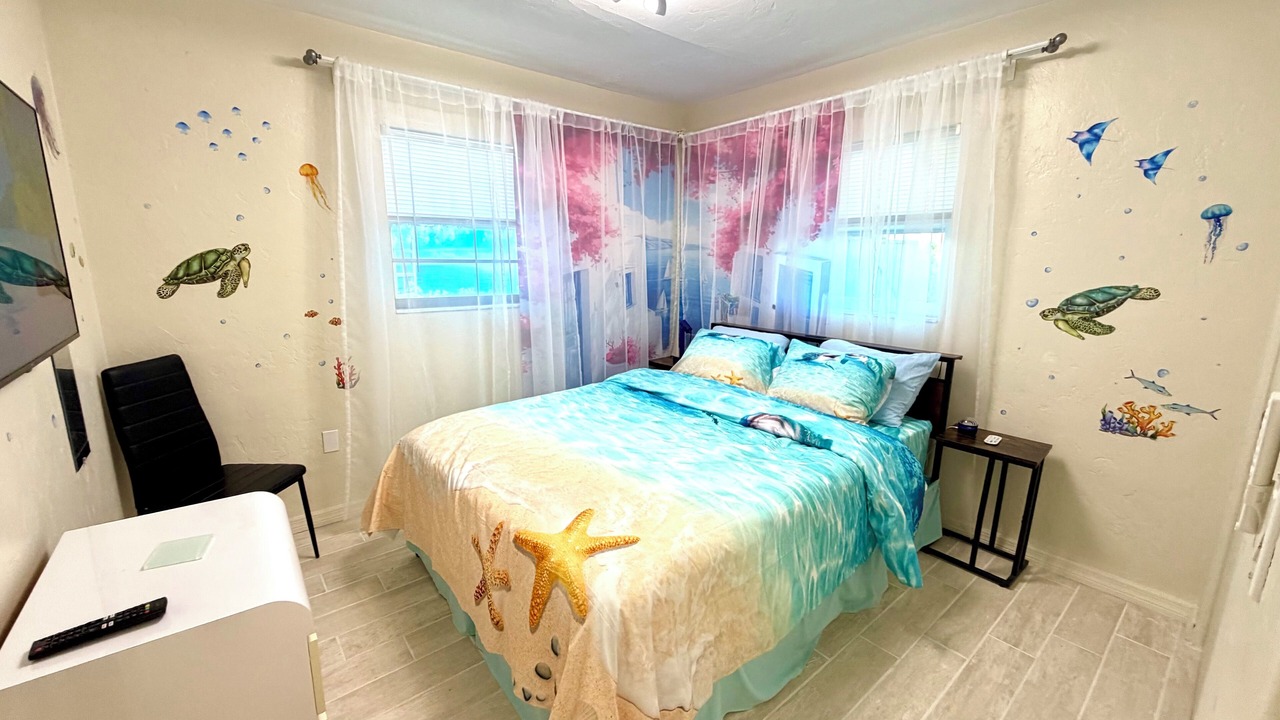 Photo of Bedroom in Gulf Gate Estates
