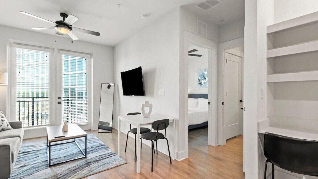 Photo of Livingroom in North Hyde Park