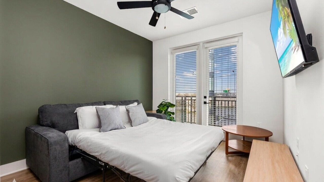 Photo of Bedroom in Carver City - Lincoln Gardens
