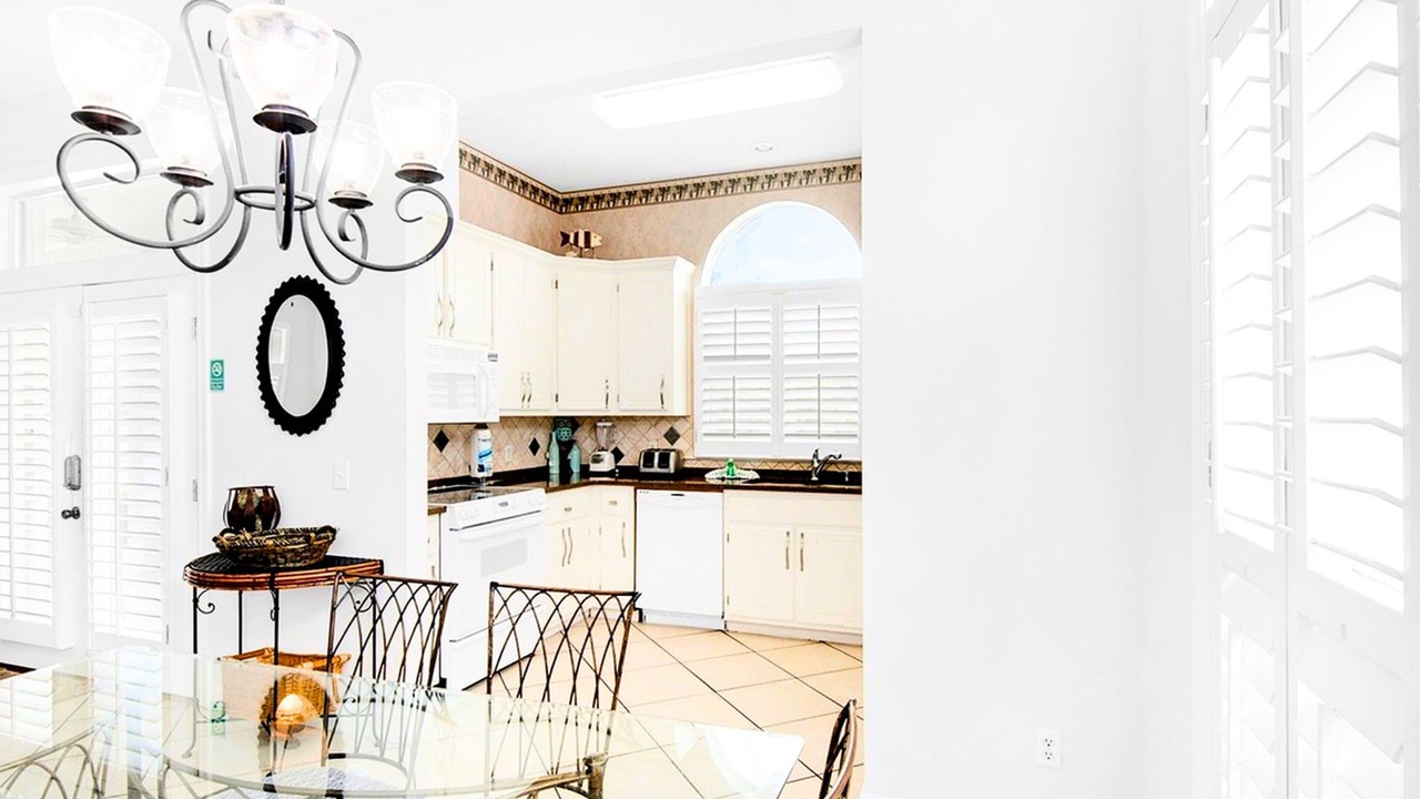 Photo of Kitchen in Avalon Beach Estates