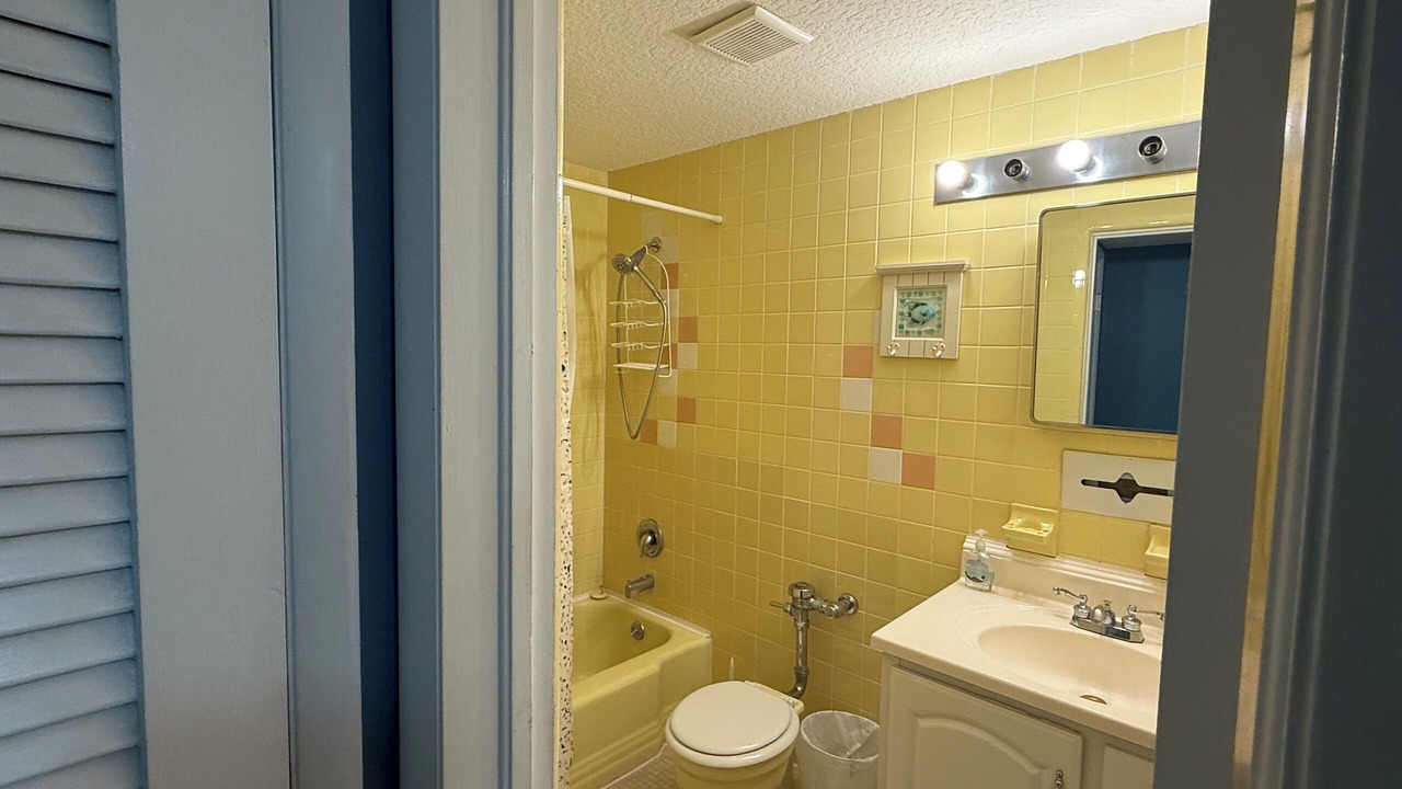 Photo of Bathroom in Cocoa Beach