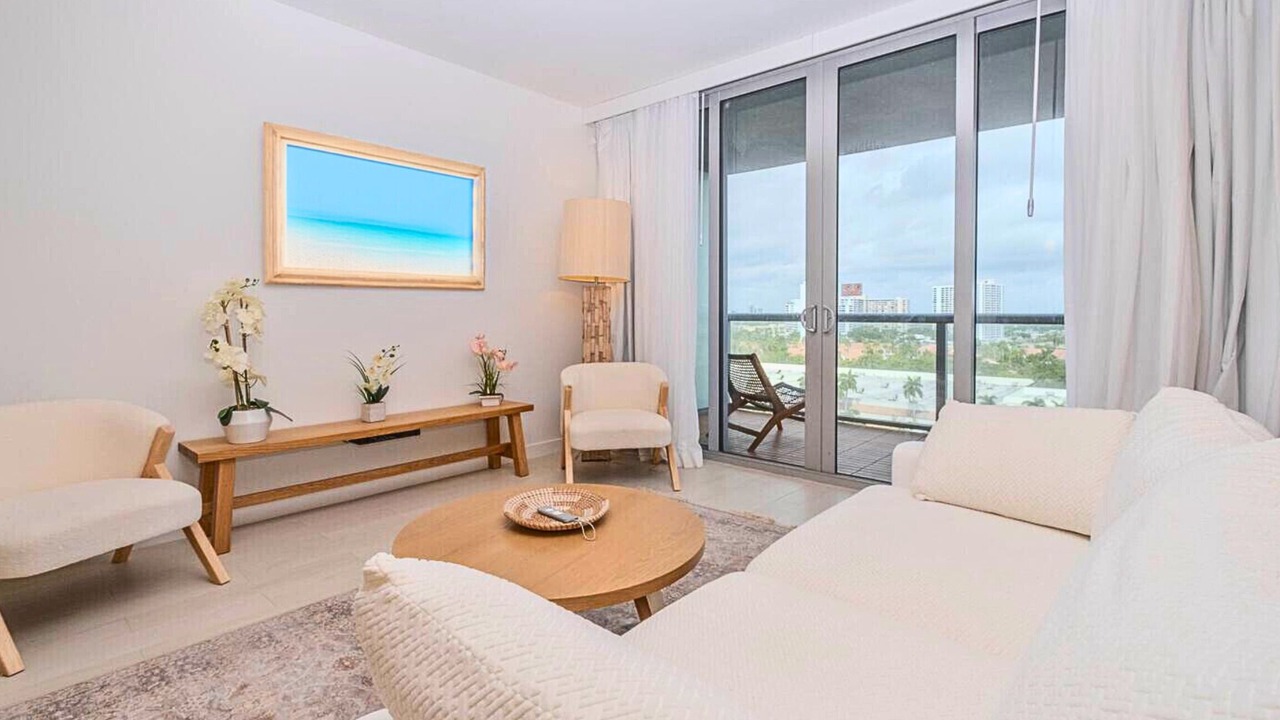 Photo of Livingroom in Hallandale Beach