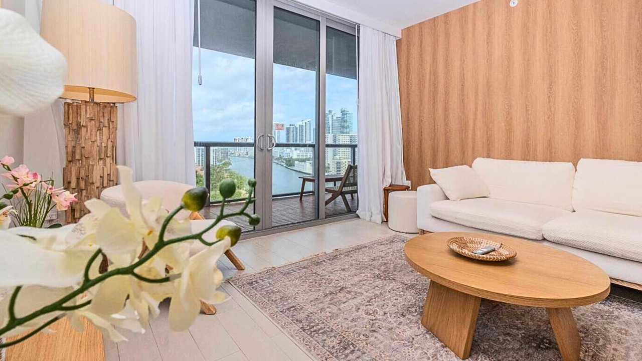 Photo of Livingroom in Hallandale Beach