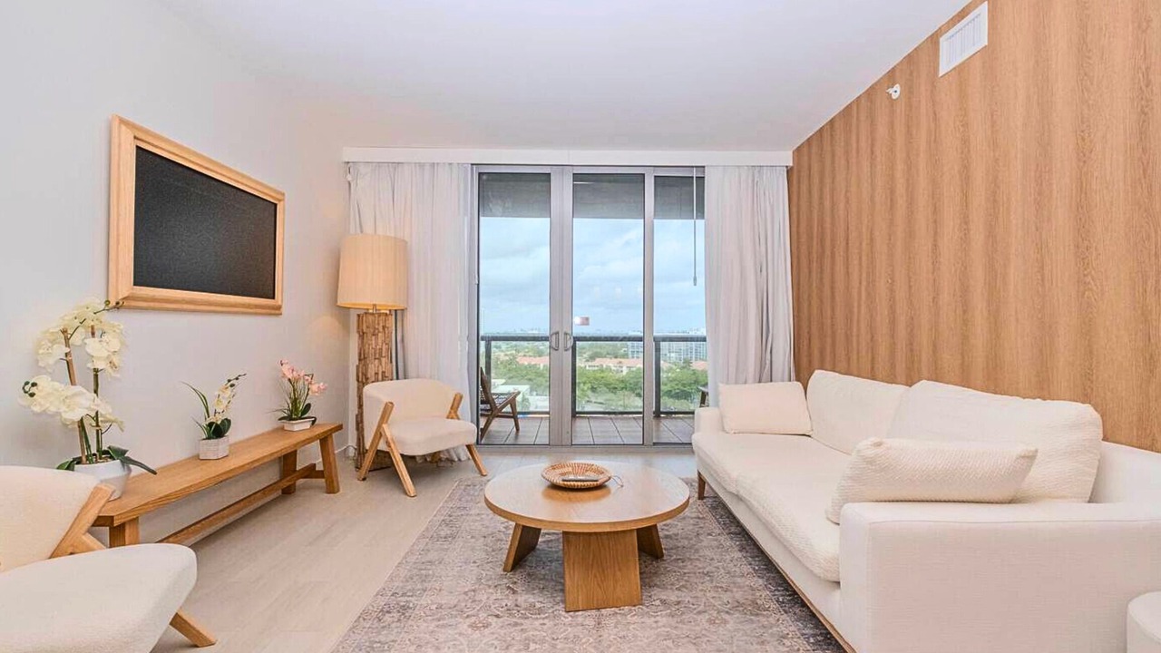 Photo of Livingroom in Hallandale Beach