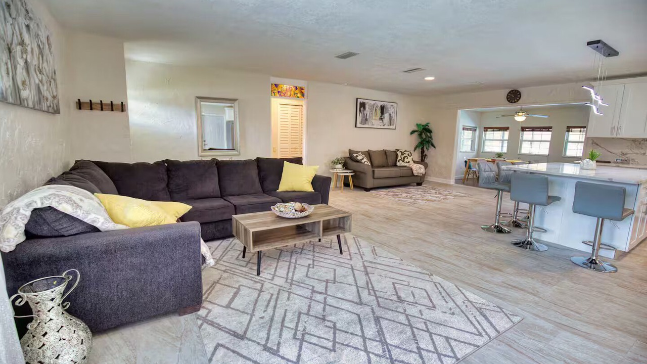 Photo of Livingroom in Gulf Gate Estates