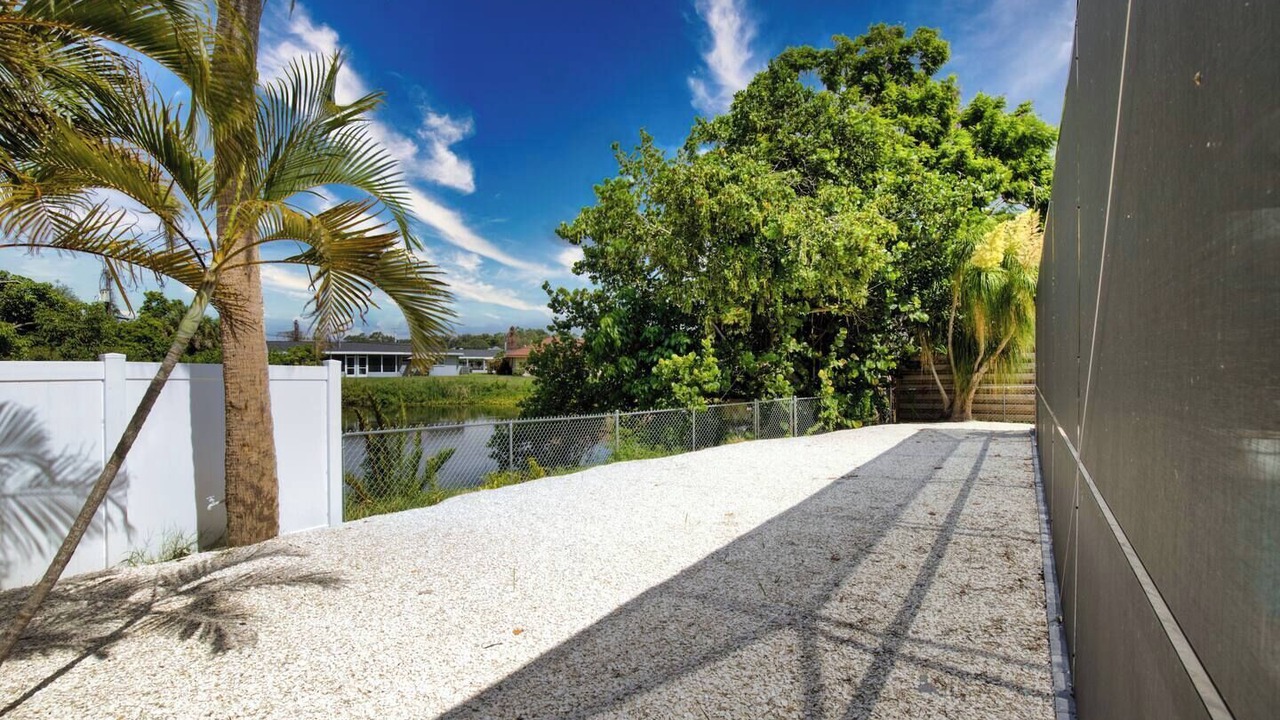 Photo of Outdoor in Gulf Gate Estates