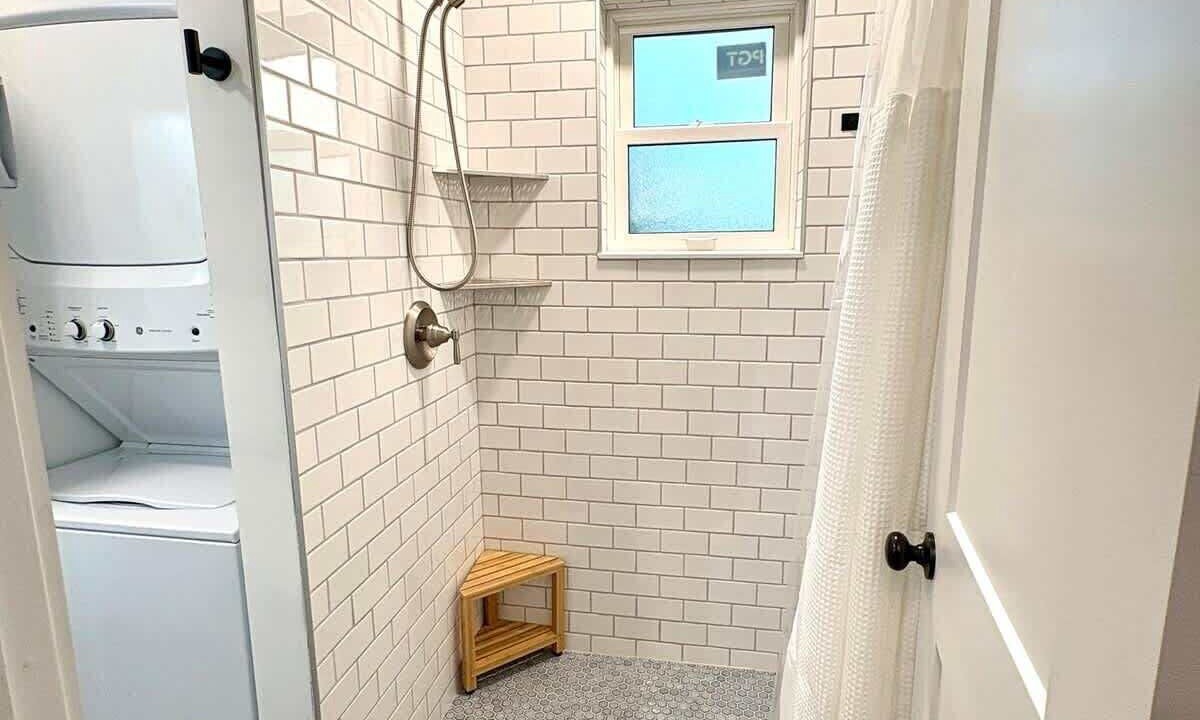 Photo of Bathroom in Mid Island